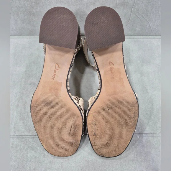 Clarks sandals women's 10 cream black snake embossed padded ankle strap low heel - Picture 9 of 14